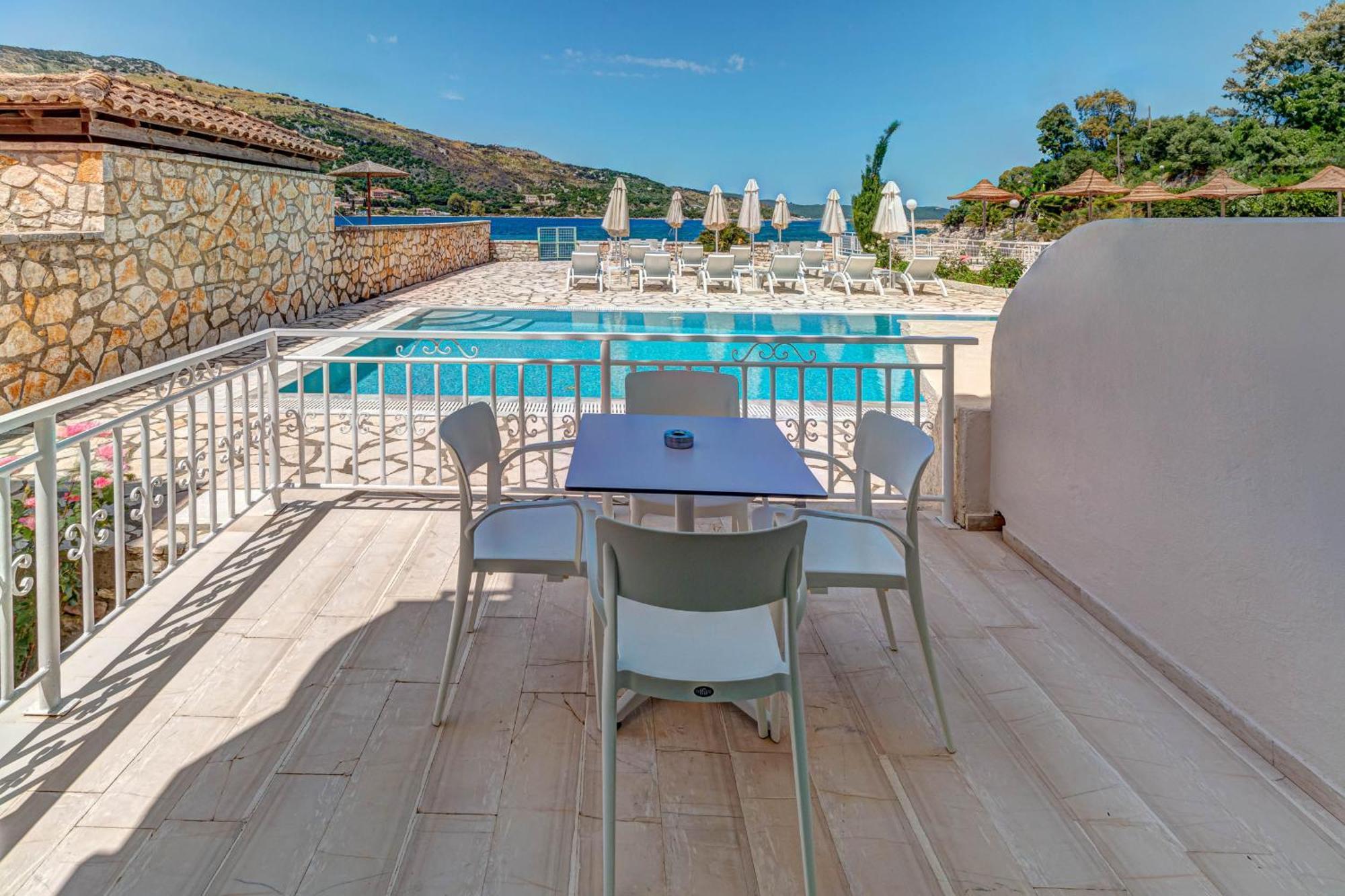 Serenity House Касиопи Екстериор снимка