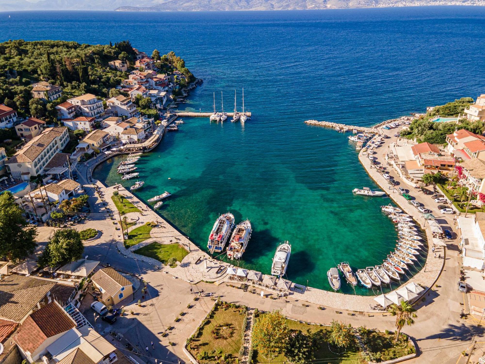 Serenity House Касиопи Екстериор снимка