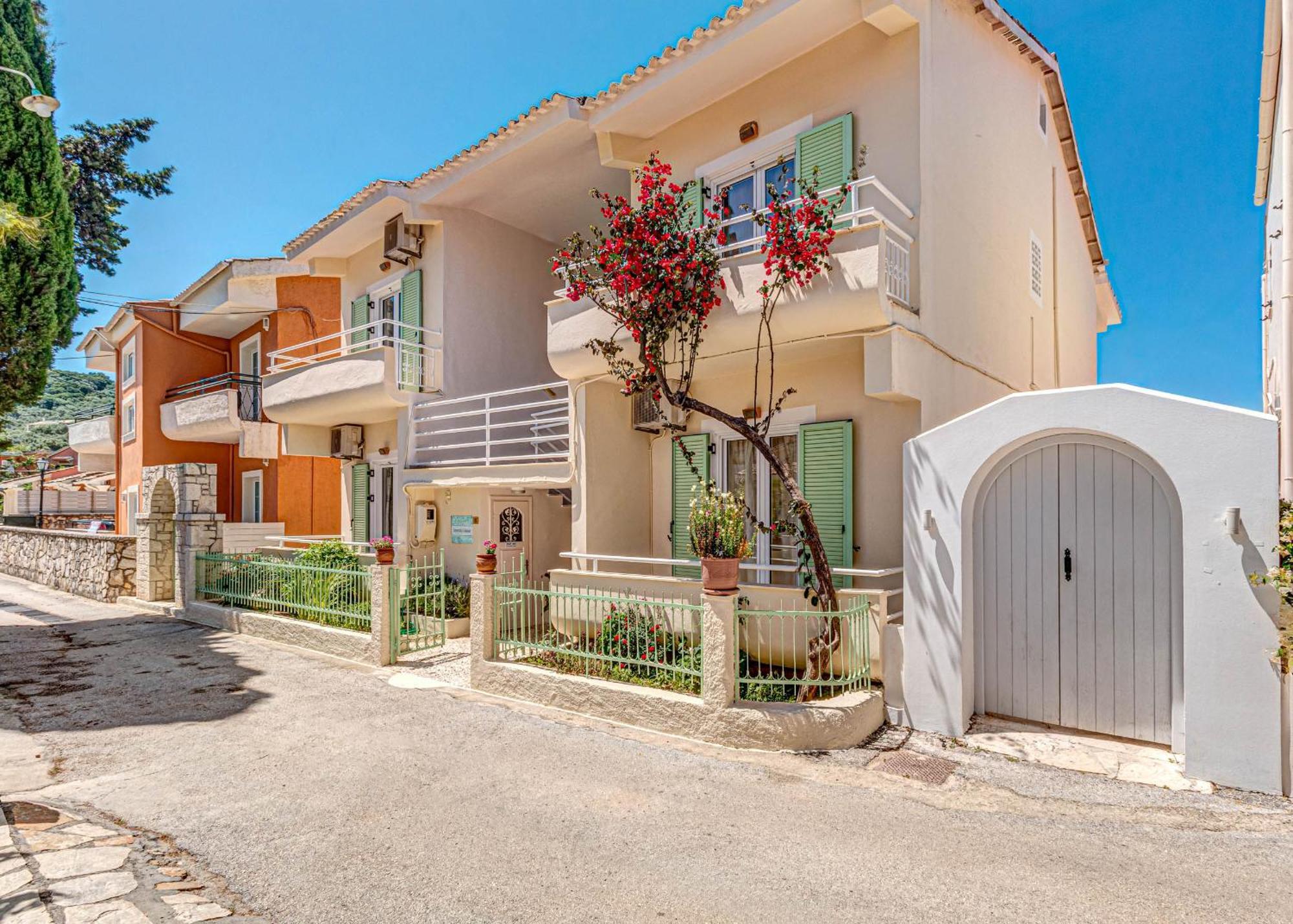 Serenity House Касиопи Екстериор снимка