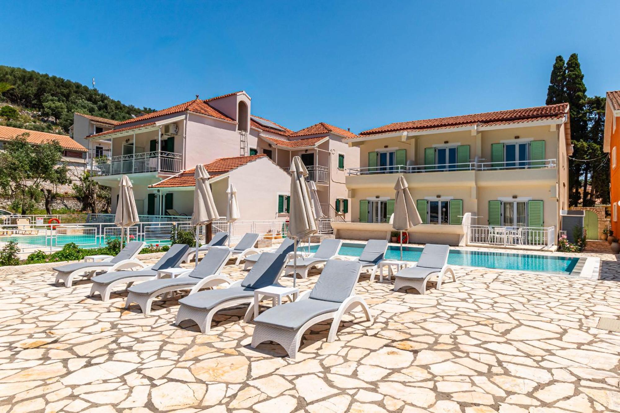 Serenity House Касиопи Екстериор снимка